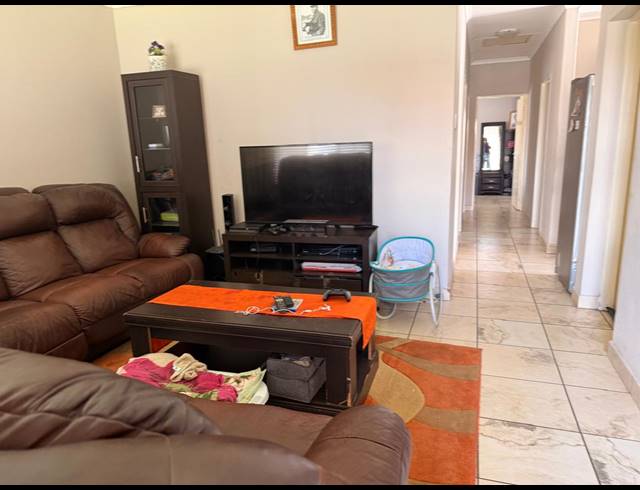 3 BEDROOM HOUSE FOR SALE IN WATERKLOOF EAST